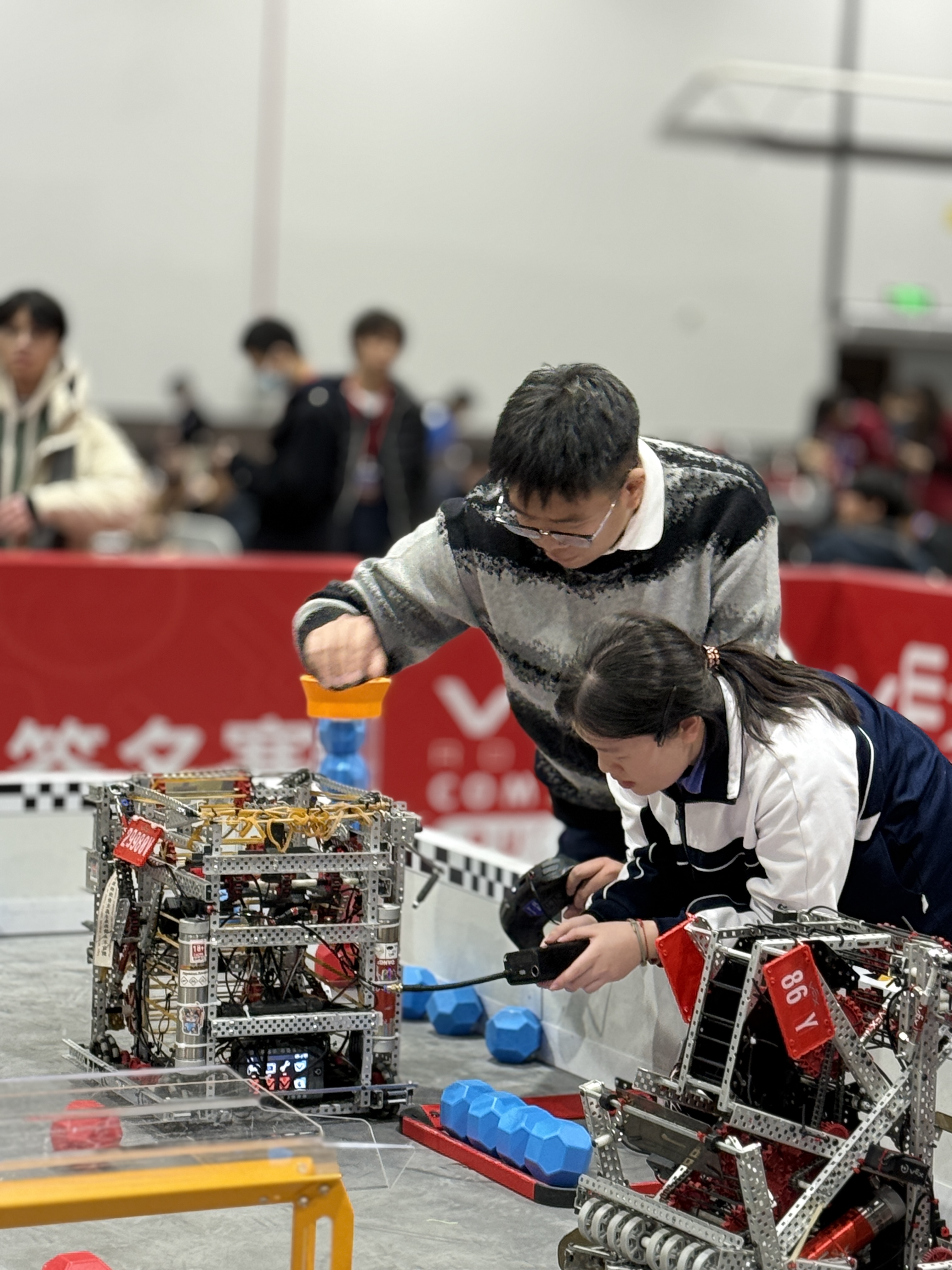 {{ALBUM_CAPTION_6}}